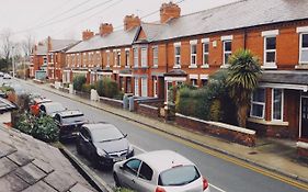 Contemporary Victorian Townhouse - Walking Distance To Train Station And Chester City Centre